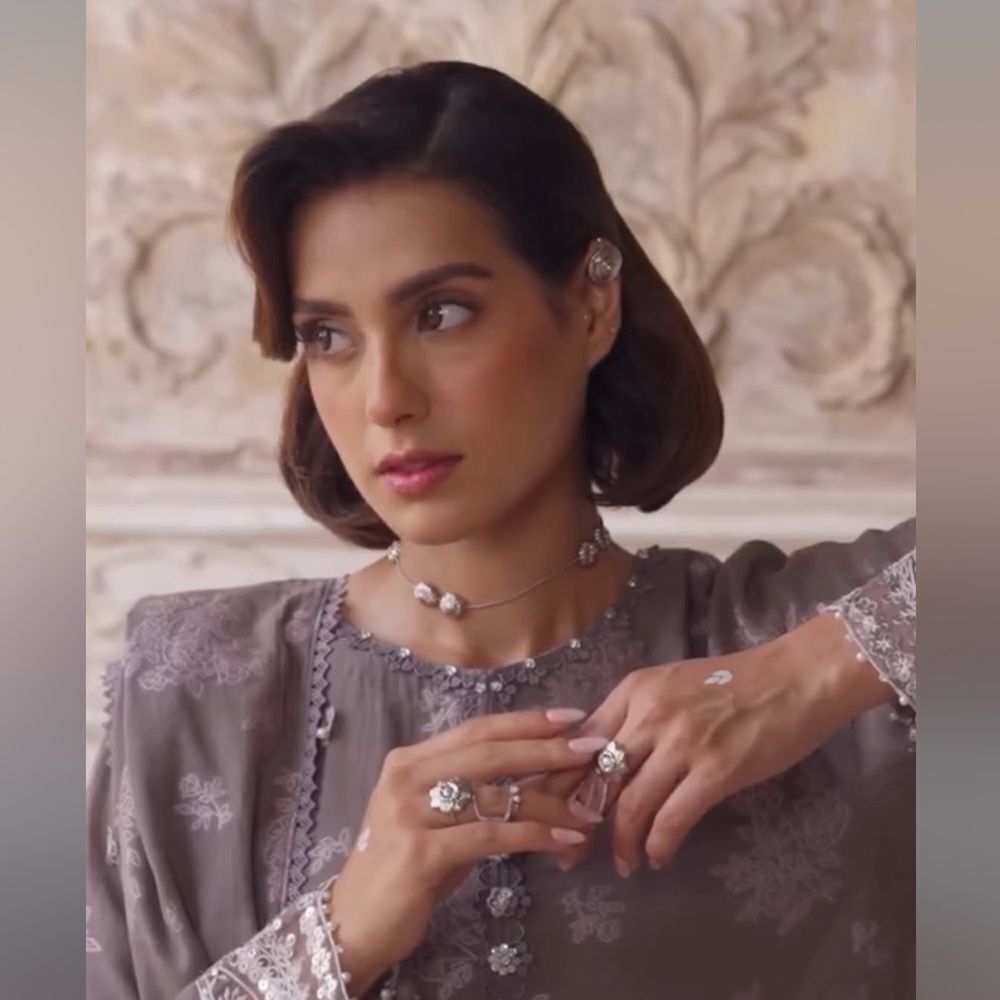 RGB HIFSA FAROOQ PAKISTANI DESIGNER HANDMADE JEWELRY FLOWER PHOOL CHAIN RING